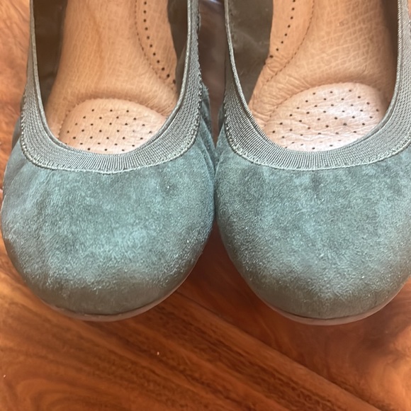 Land's End Women's Wide Width Comfort Elastic Slip On Shoes Size 7W - Picture 4 of 4